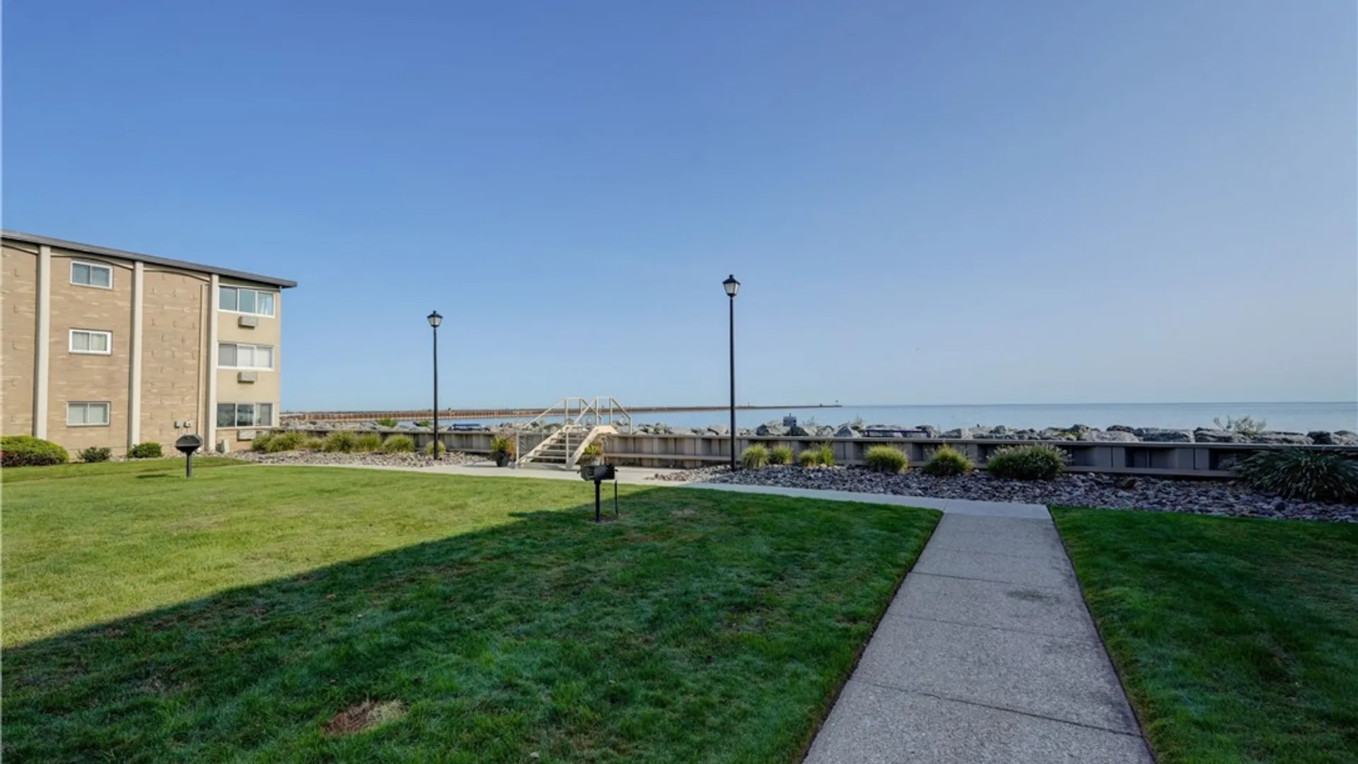Property at 913 Westage At The Harbor, Irondequoit, NY 14617 37