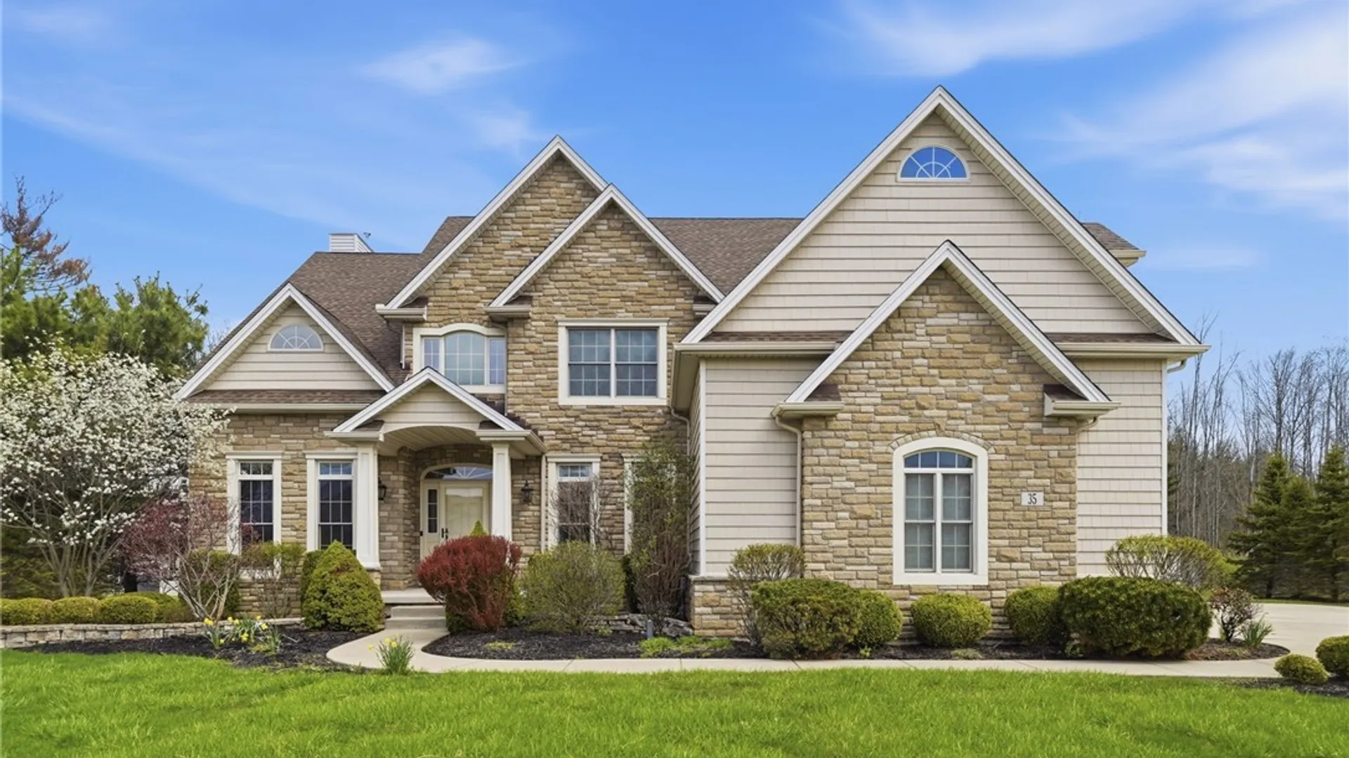 Property at 35 Worthington Lane, Lancaster, NY 14086 2