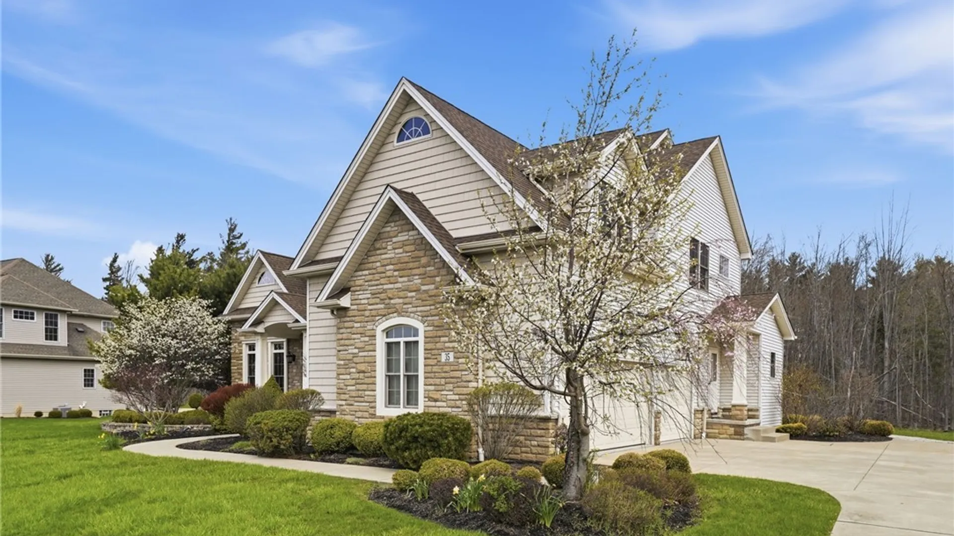 Property at 35 Worthington Lane, Lancaster, NY 14086 3