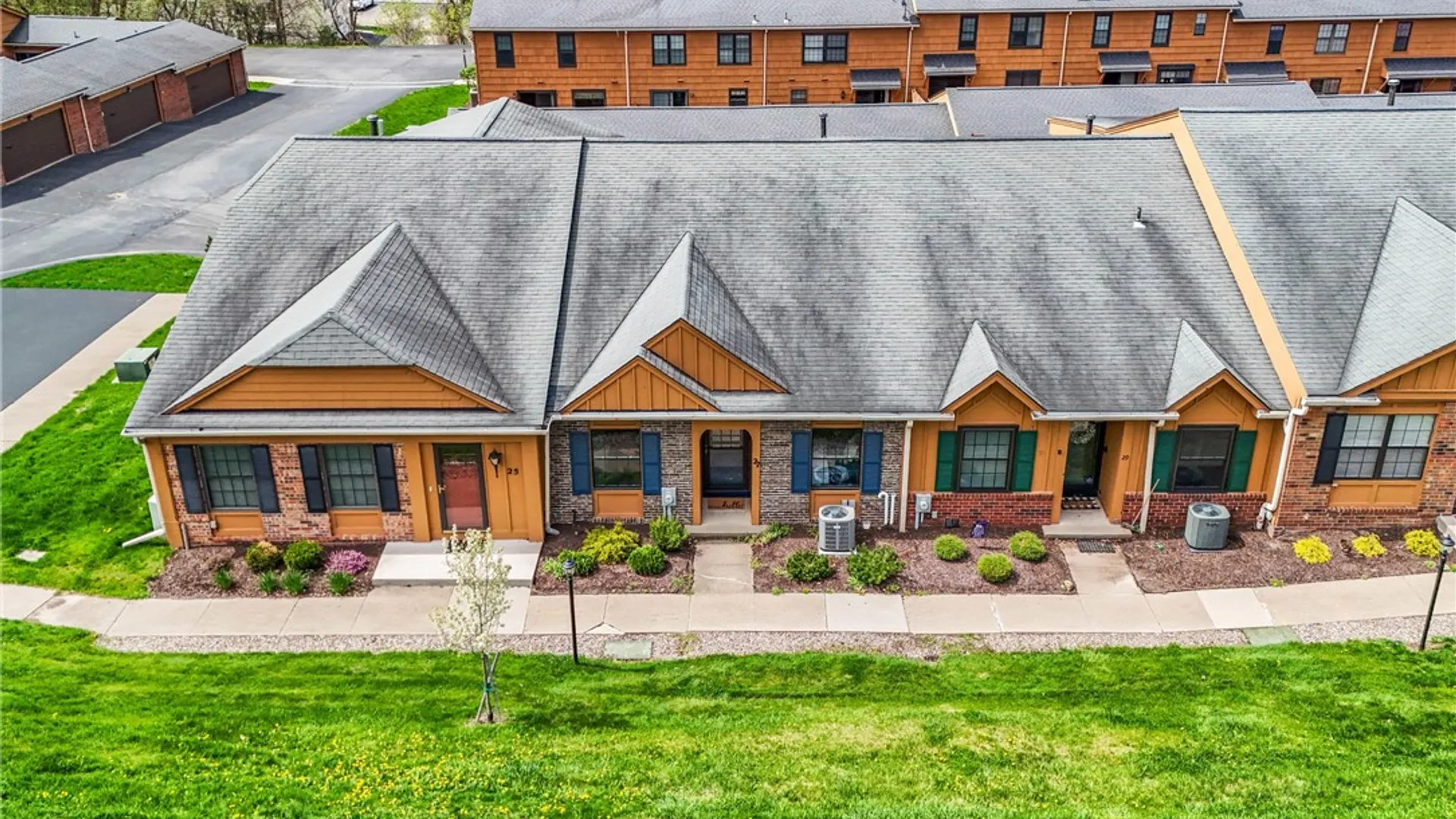 Property at 27 Huxley Way, Perinton, NY 14450 2