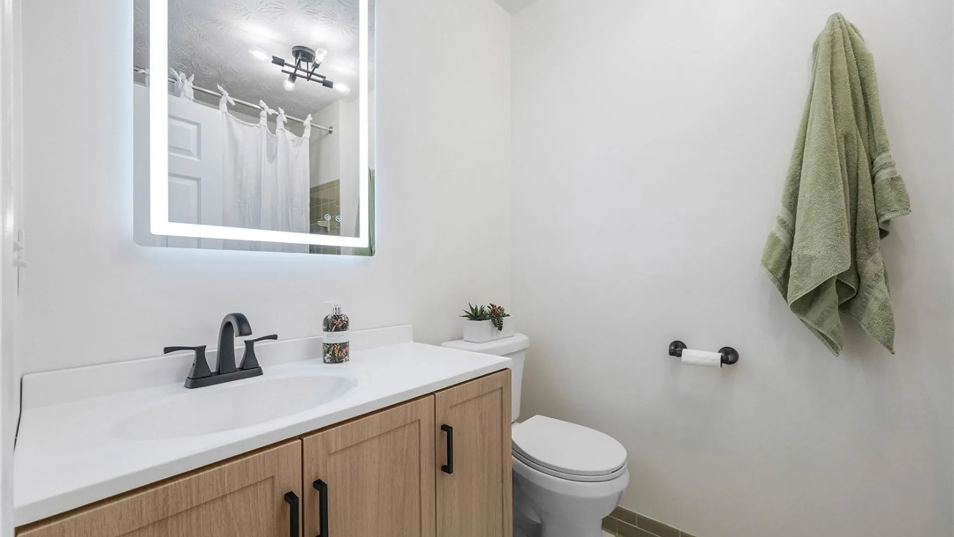 Property at 27 Huxley Way, Perinton, NY 14450 25