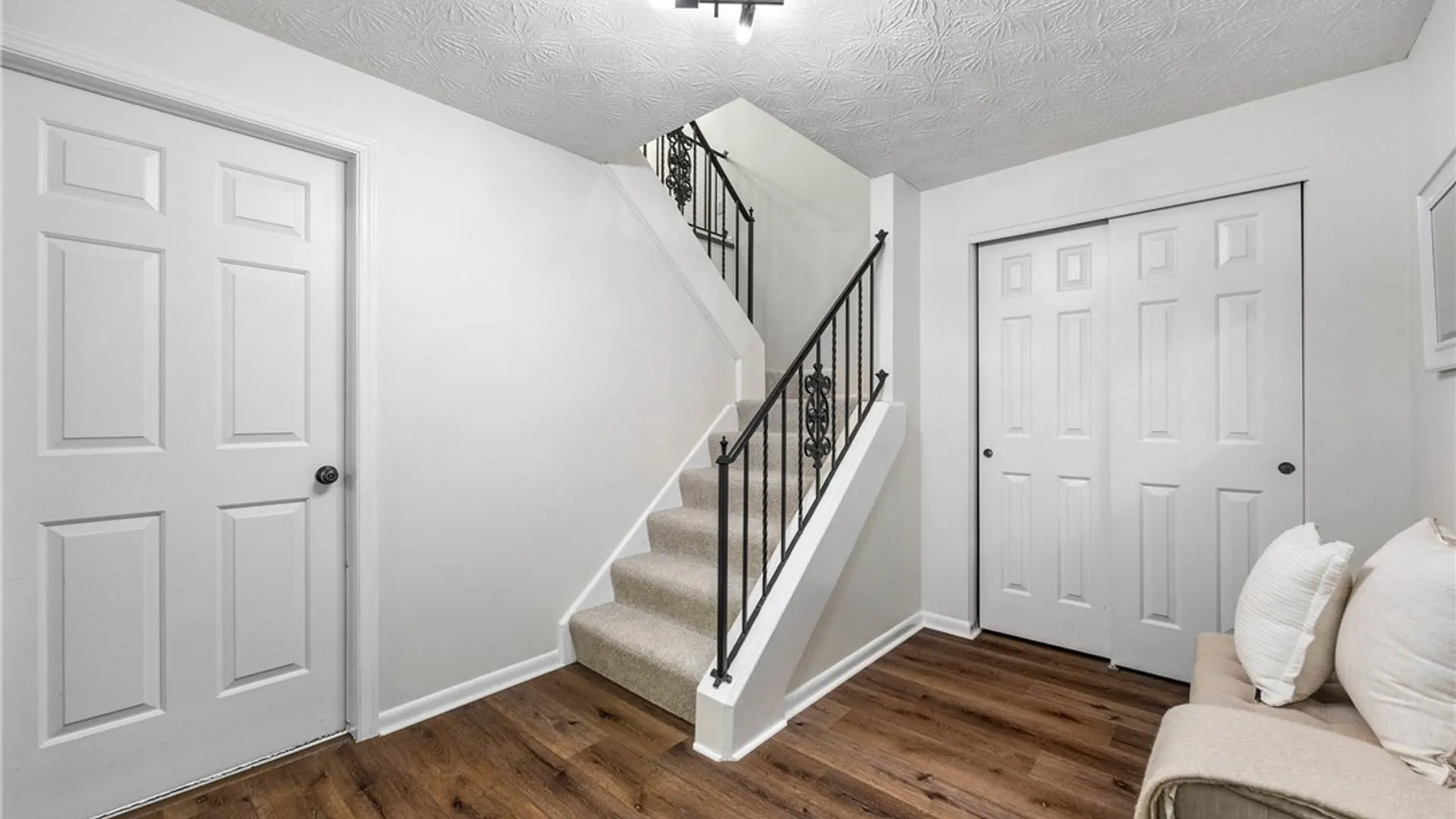 Property at 27 Huxley Way, Perinton, NY 14450 29