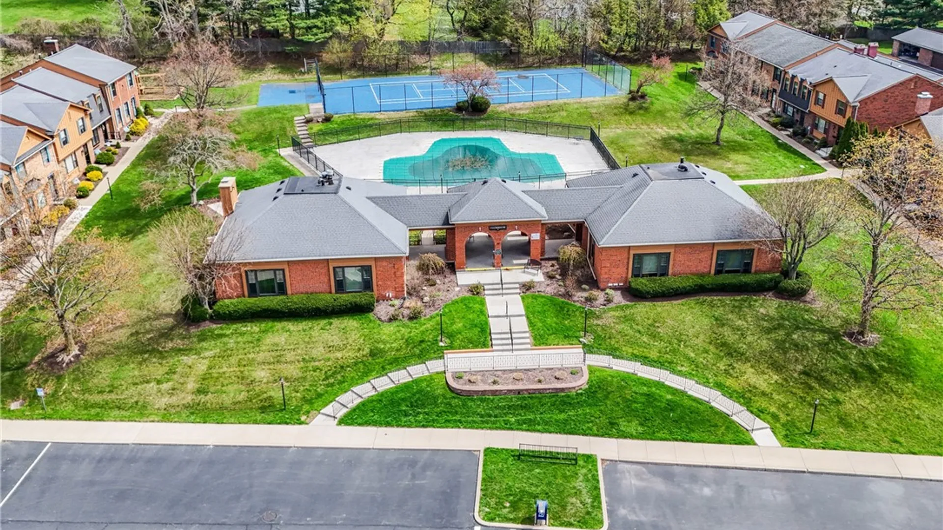 Property at 27 Huxley Way, Perinton, NY 14450 3