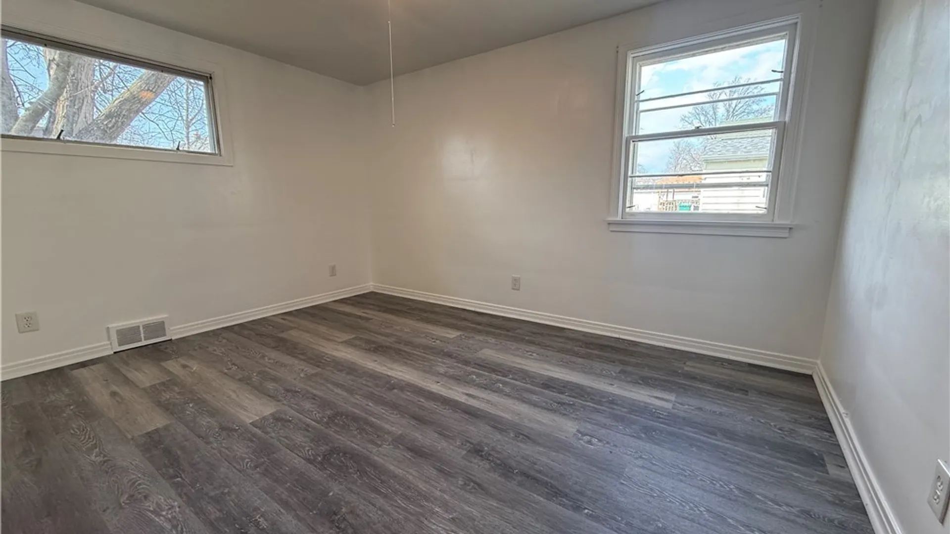 Property at 3750 Deveaux Street, Niagara Falls, NY 14305 15