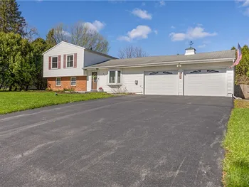 202 Resseguie Drive, Van Buren, NY 13209