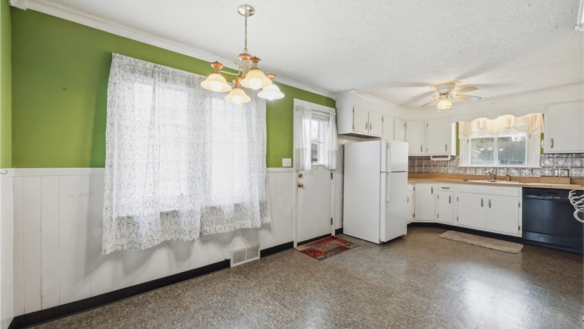 Property at 207 Huxley Drive, Amherst, NY 14226 10
