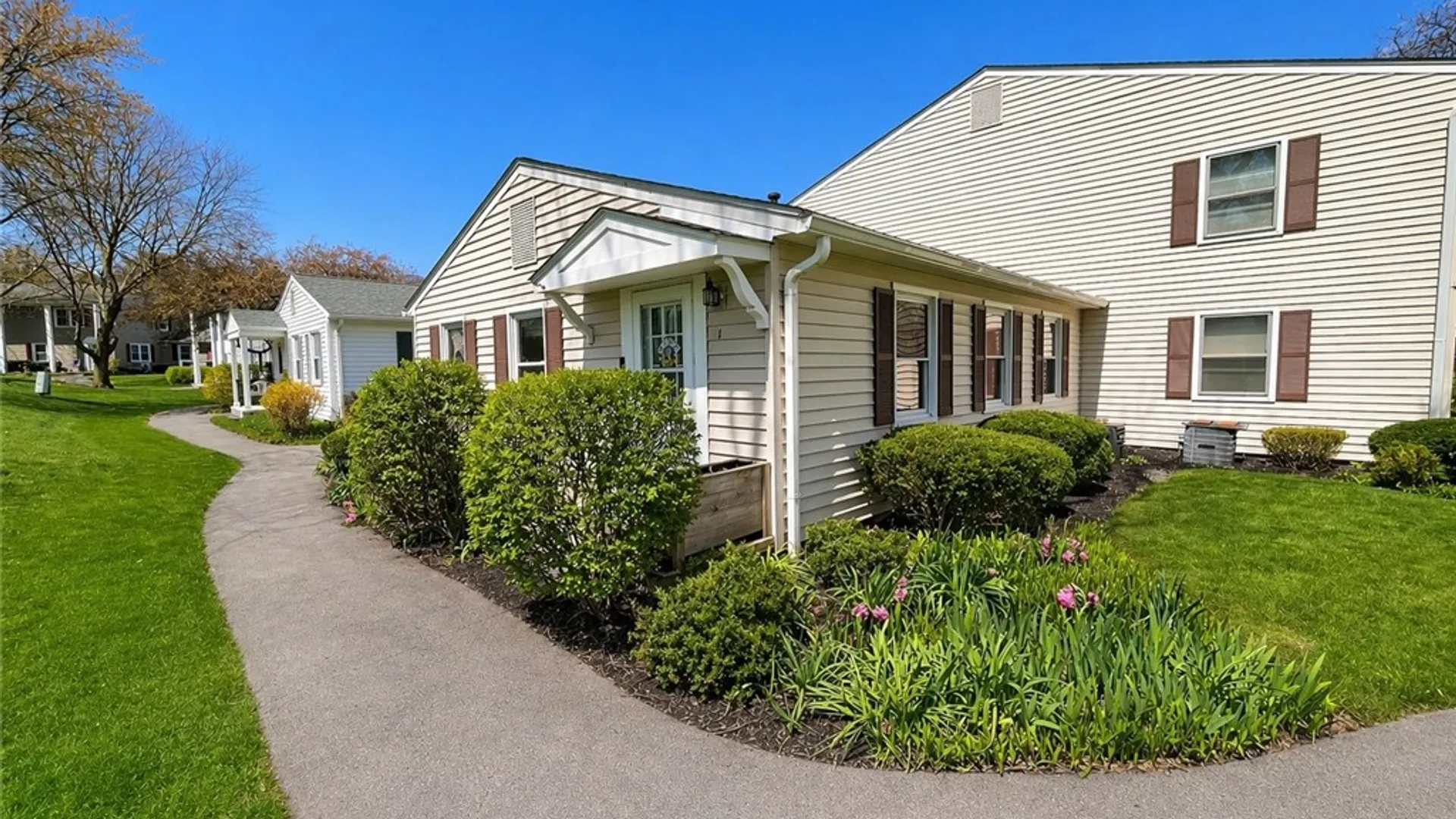 Property at 1 Swan Trail, Perinton, NY 14450 2