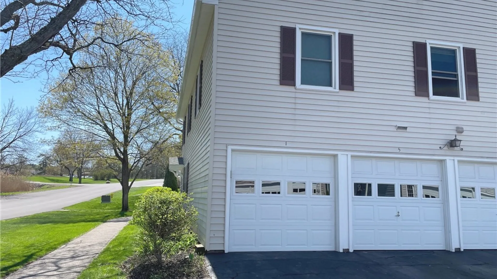 Property at 1 Swan Trail, Perinton, NY 14450 24