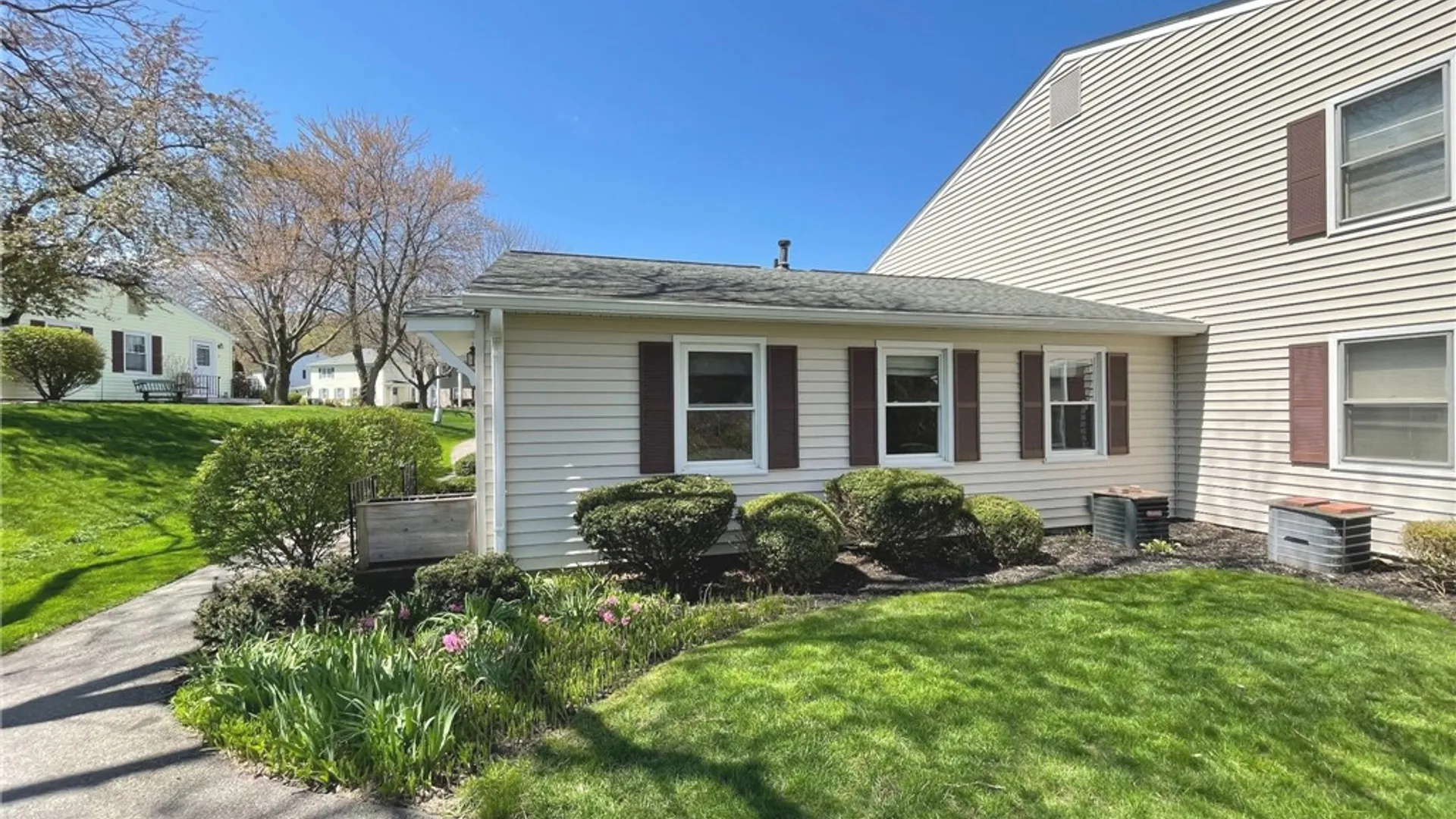 Property at 1 Swan Trail, Perinton, NY 14450 25