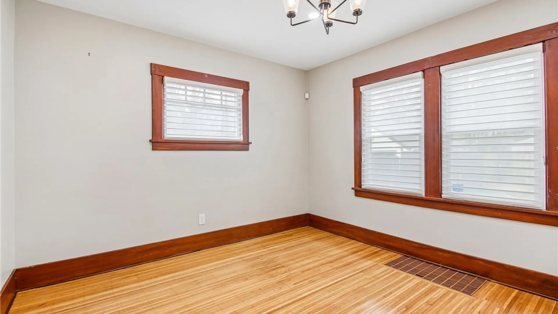 Property at 48 Chelsea Road, Irondequoit, NY 14617 17