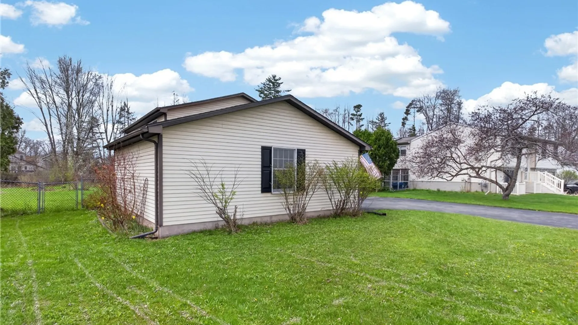 Property at 8491 Torchwood Lane, Cicero, NY 13039 27