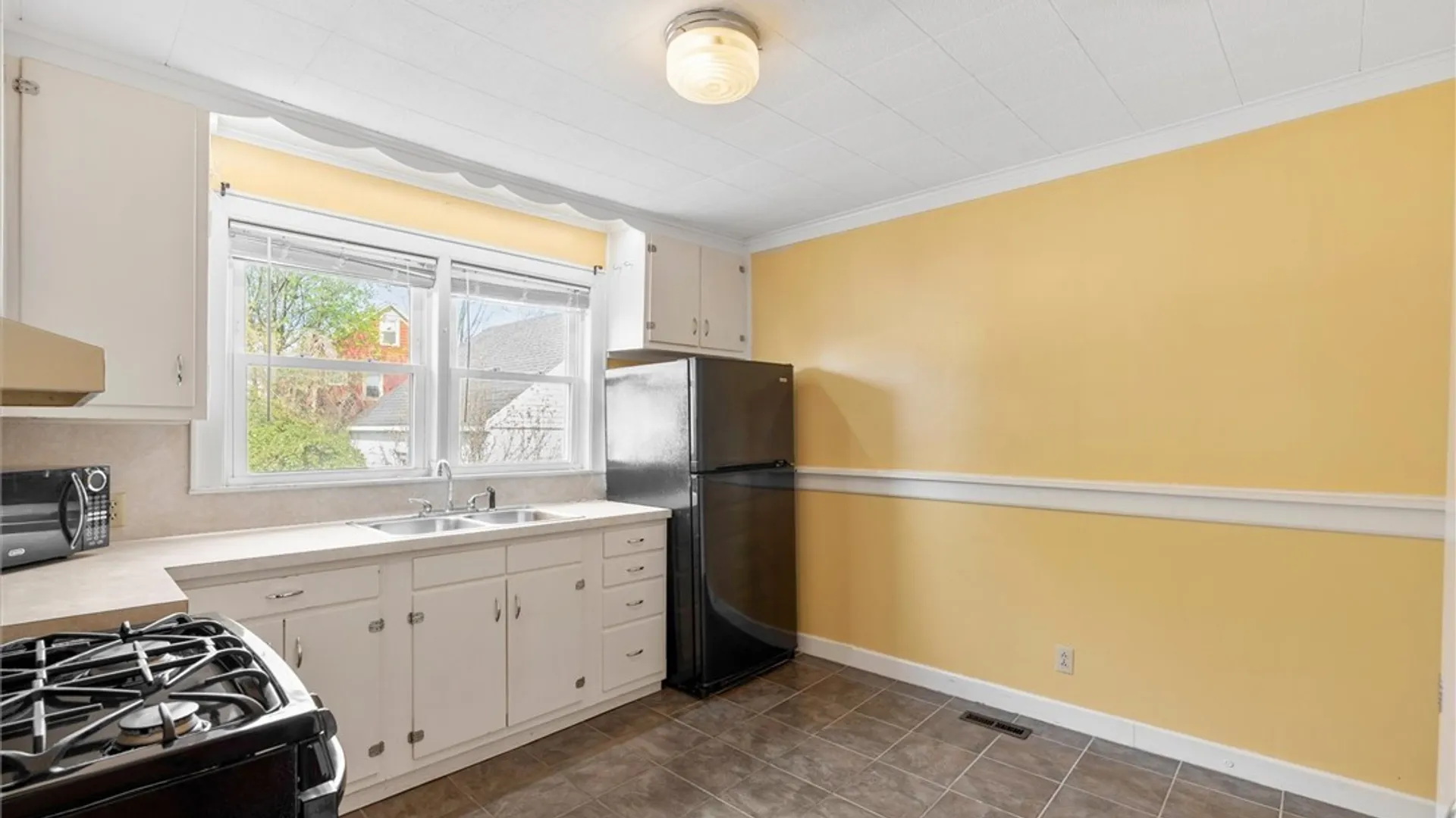 Property at 409 Dewitt Street, Syracuse, NY 13203 11