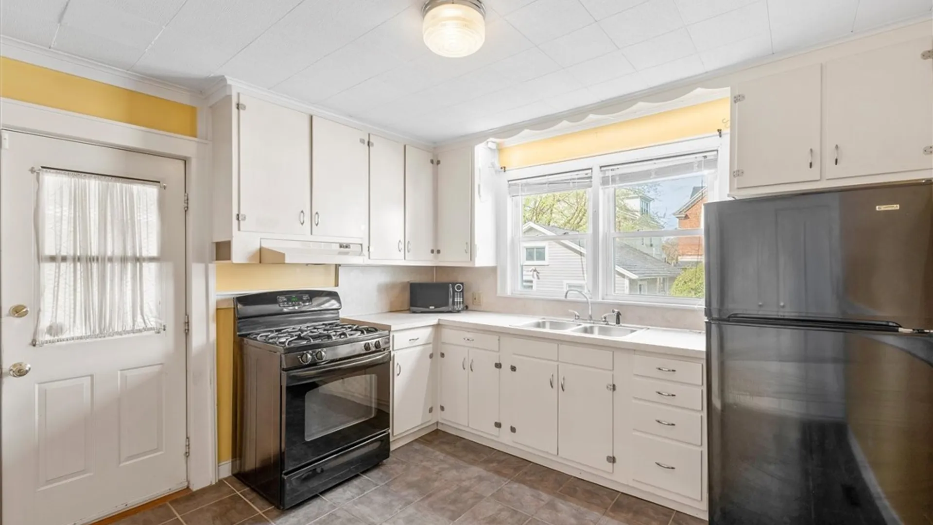 Property at 409 Dewitt Street, Syracuse, NY 13203 12