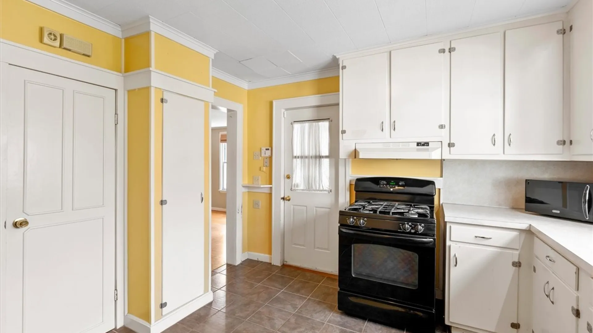 Property at 409 Dewitt Street, Syracuse, NY 13203 13