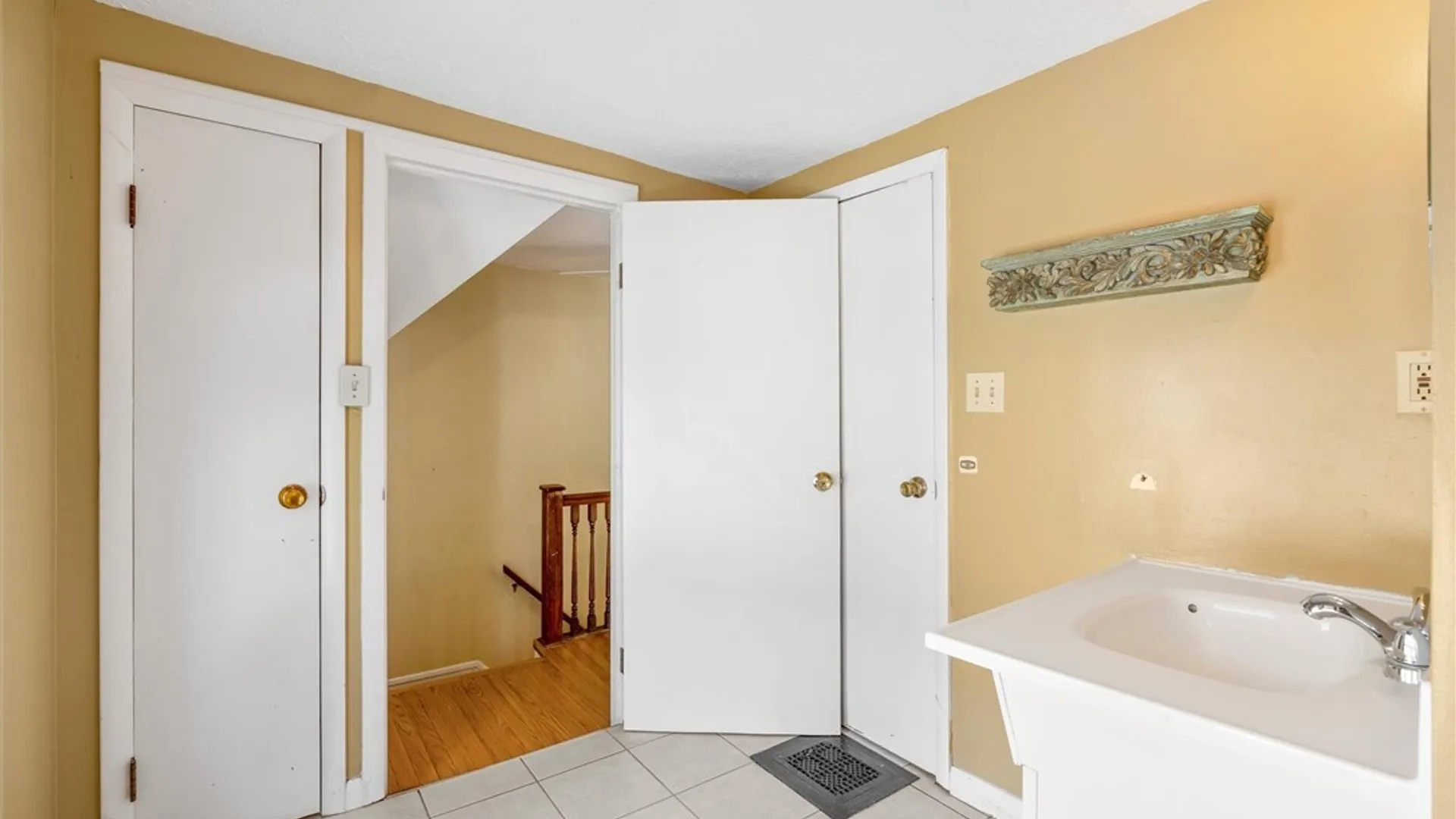 Property at 409 Dewitt Street, Syracuse, NY 13203 25