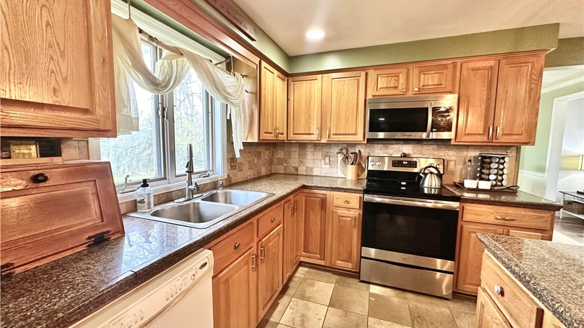 Property at 72 Heather Dale, Henrietta, NY 14467 6