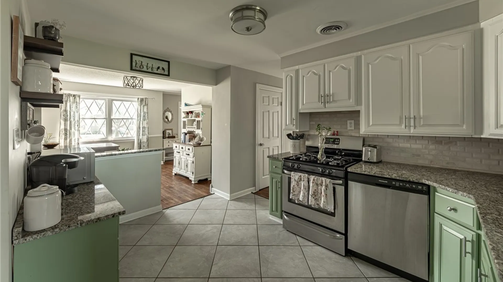 Property at 292 Kirkwood Drive, West Seneca, NY 14224 24