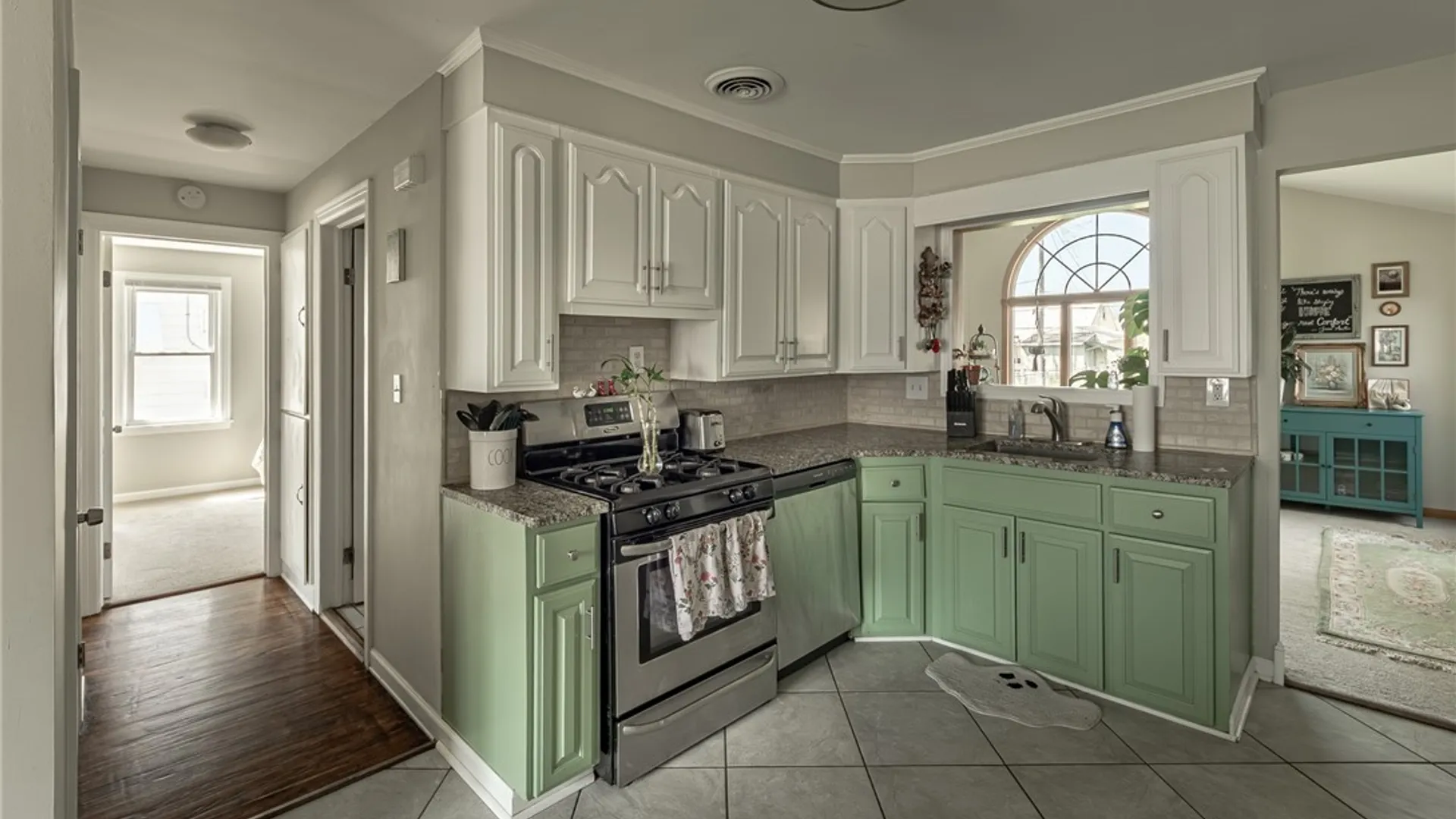 Property at 292 Kirkwood Drive, West Seneca, NY 14224 26