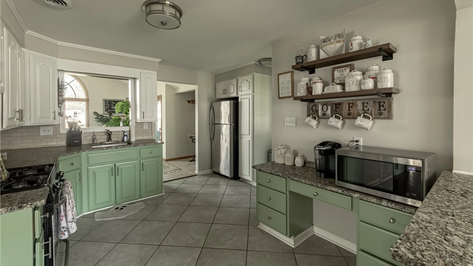 Property at 292 Kirkwood Drive, West Seneca, NY 14224 28