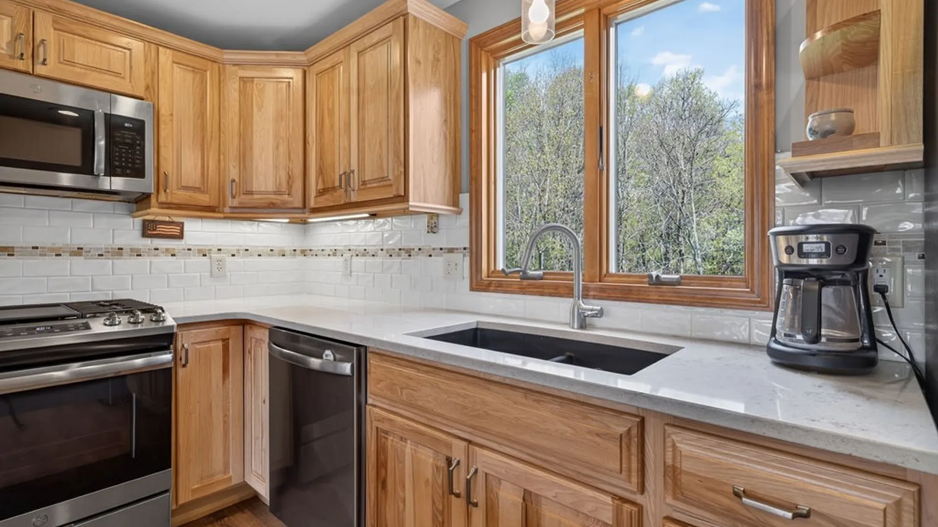 Property at 101 Broadmoor Drive, Camillus, NY 13031 13