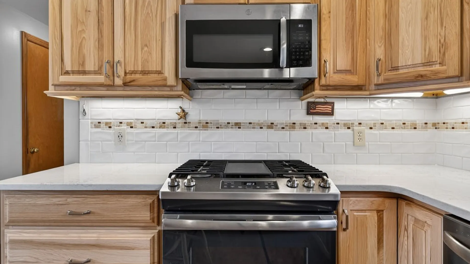 Property at 101 Broadmoor Drive, Camillus, NY 13031 14