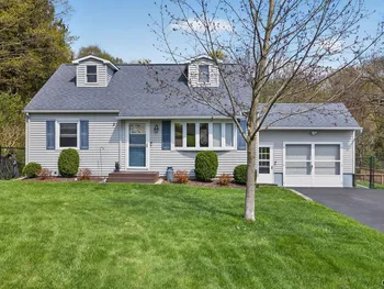 Property at 101 Broadmoor Drive, Camillus, NY 13031