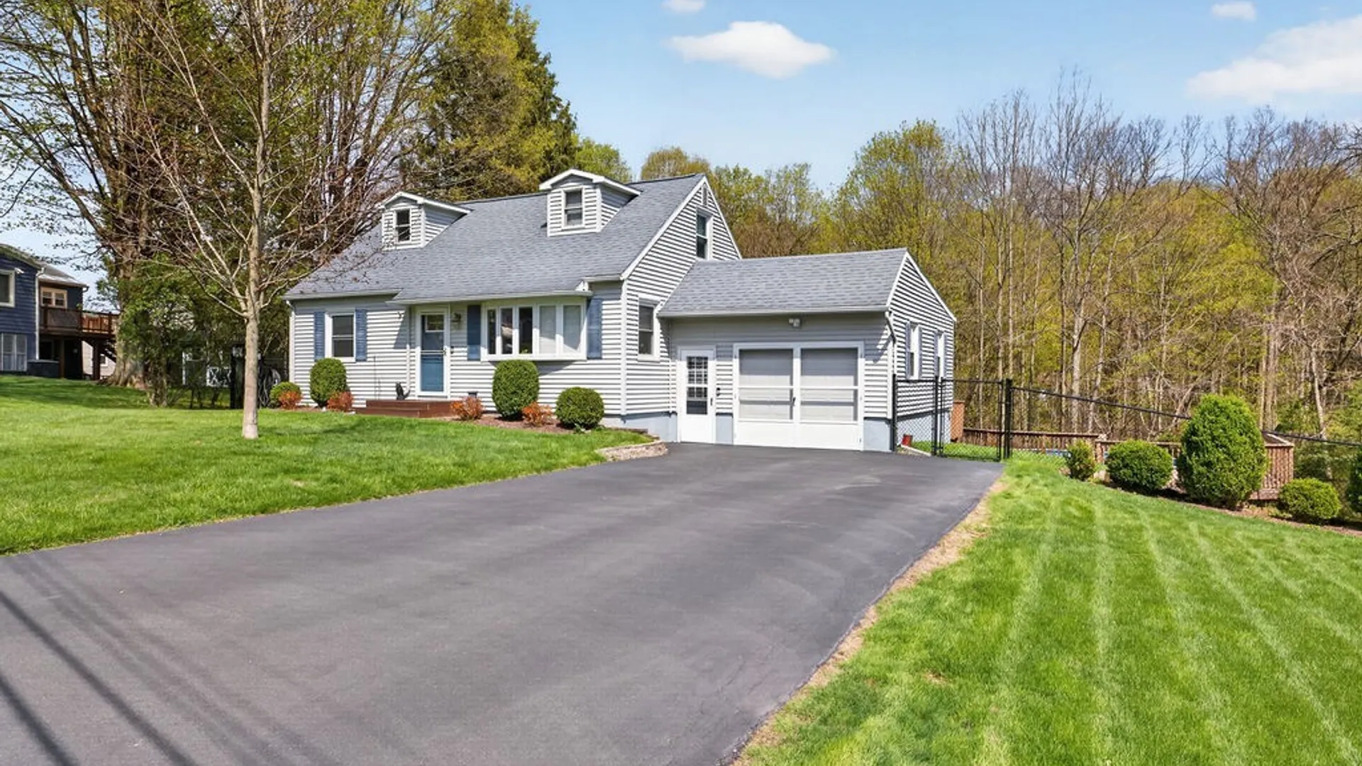 Property at 101 Broadmoor Drive, Camillus, NY 13031 2