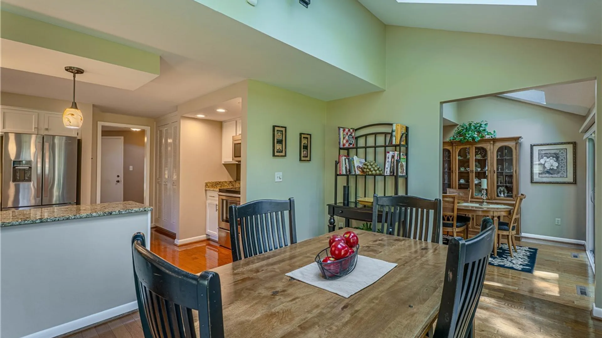 Property at 182 Breezewood Cmn, Amherst, NY 14051 10