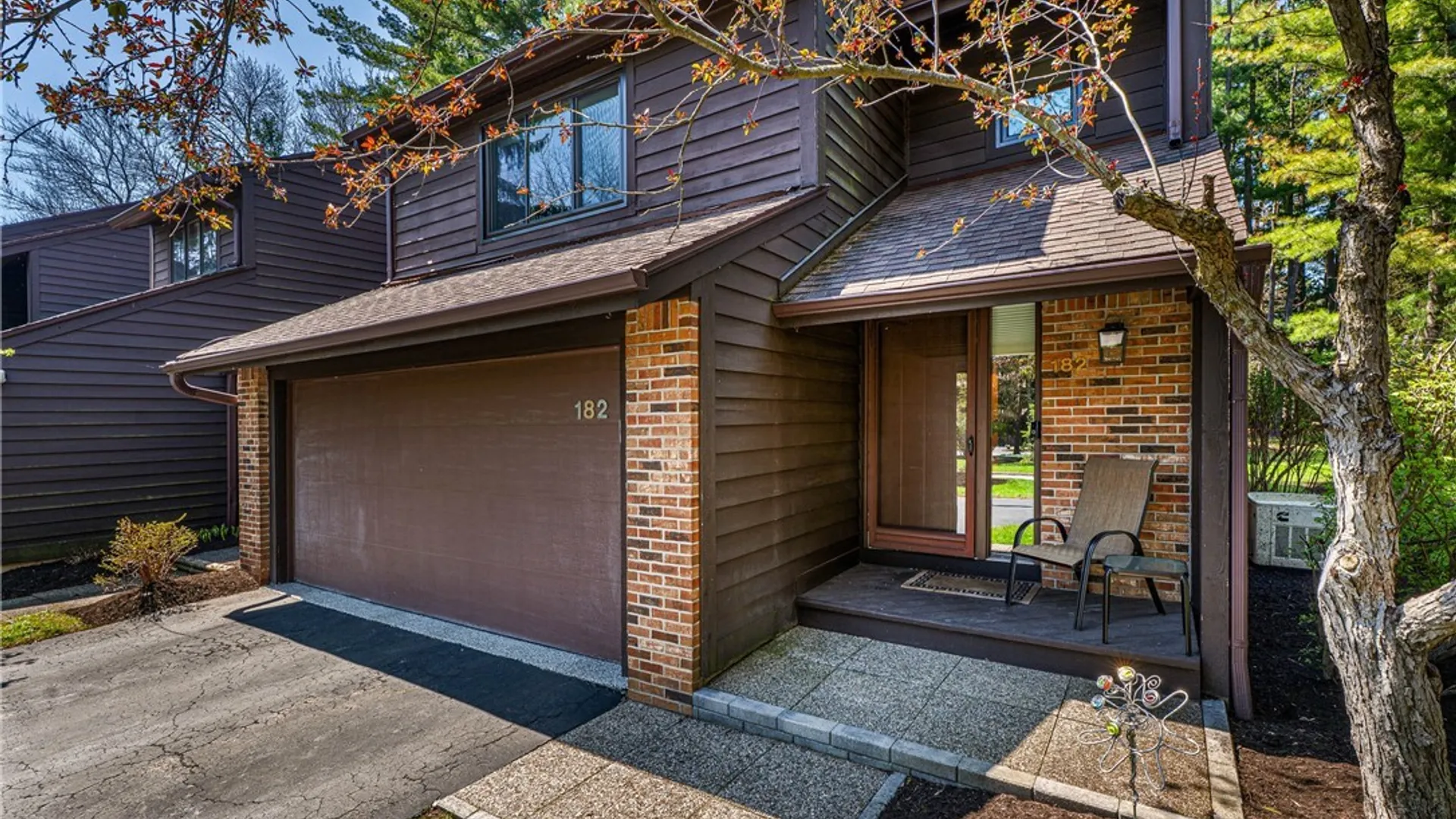 Property at 182 Breezewood Cmn, Amherst, NY 14051 2