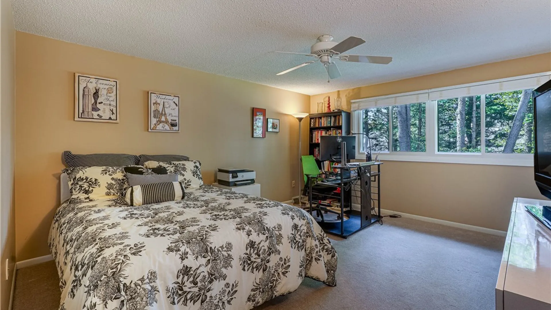 Property at 182 Breezewood Cmn, Amherst, NY 14051 27