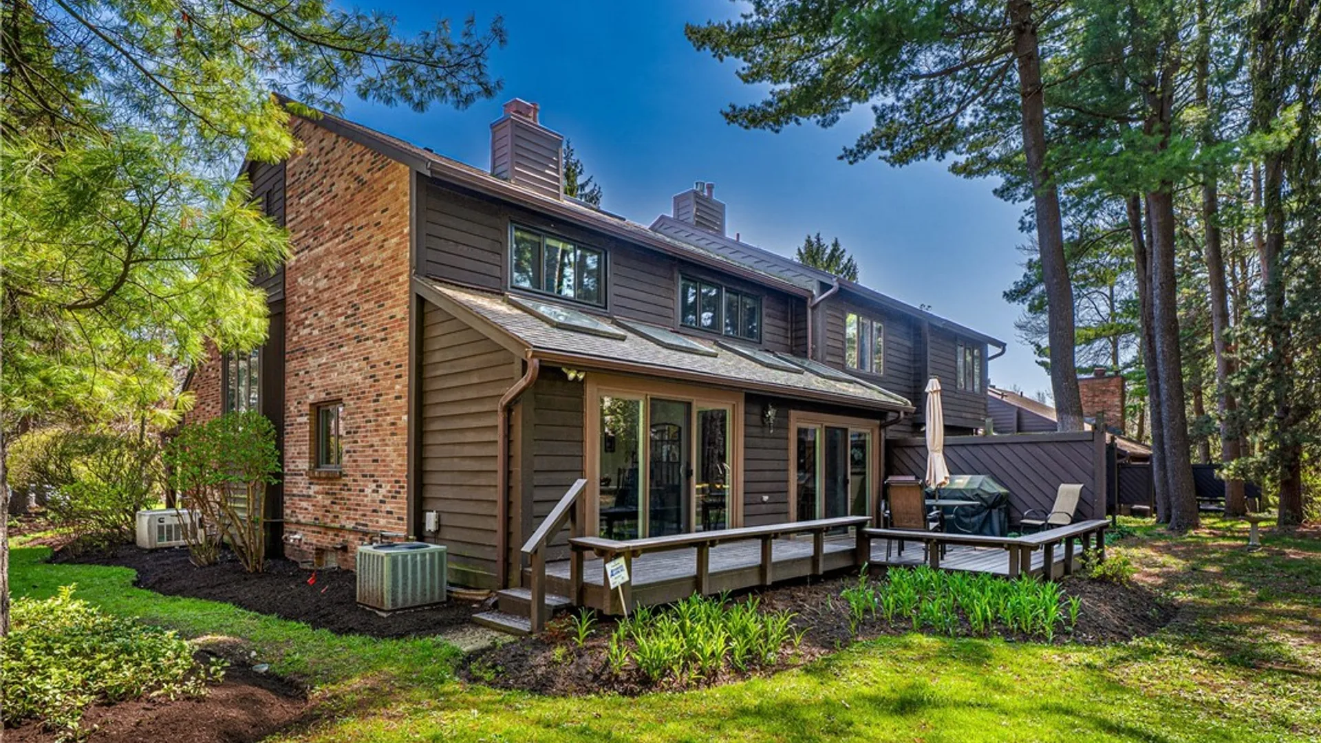 Property at 182 Breezewood Cmn, Amherst, NY 14051 29