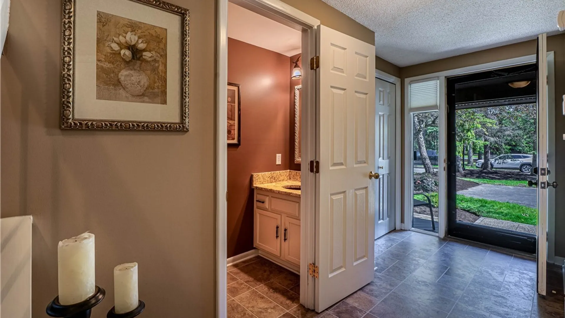 Property at 182 Breezewood Cmn, Amherst, NY 14051 3