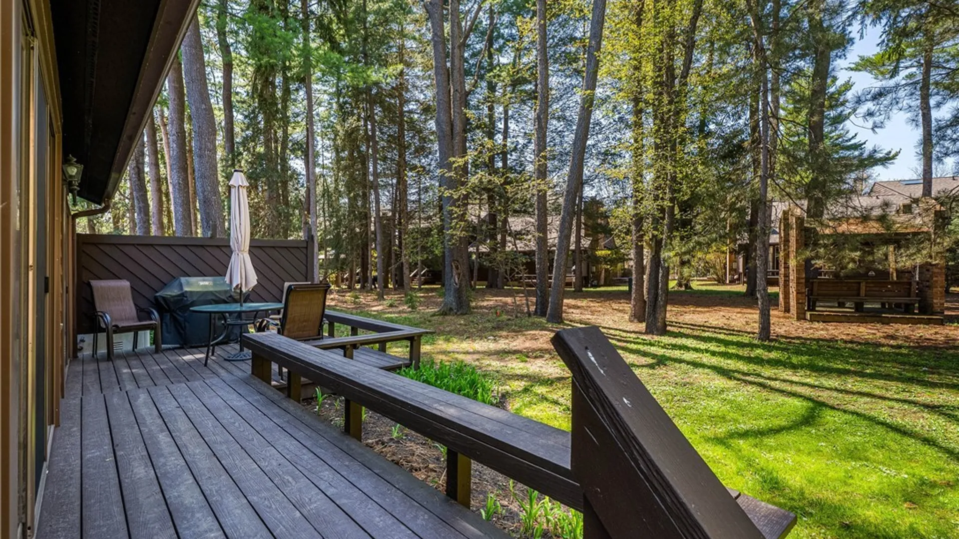 Property at 182 Breezewood Cmn, Amherst, NY 14051 30