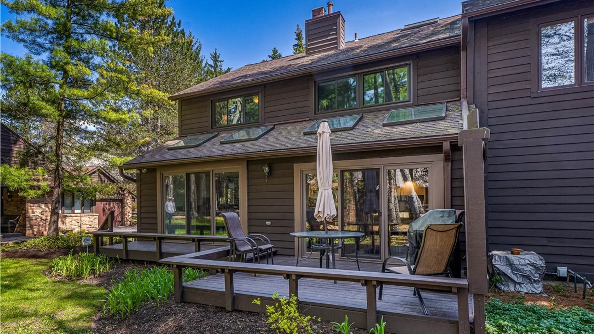 Property at 182 Breezewood Cmn, Amherst, NY 14051 32