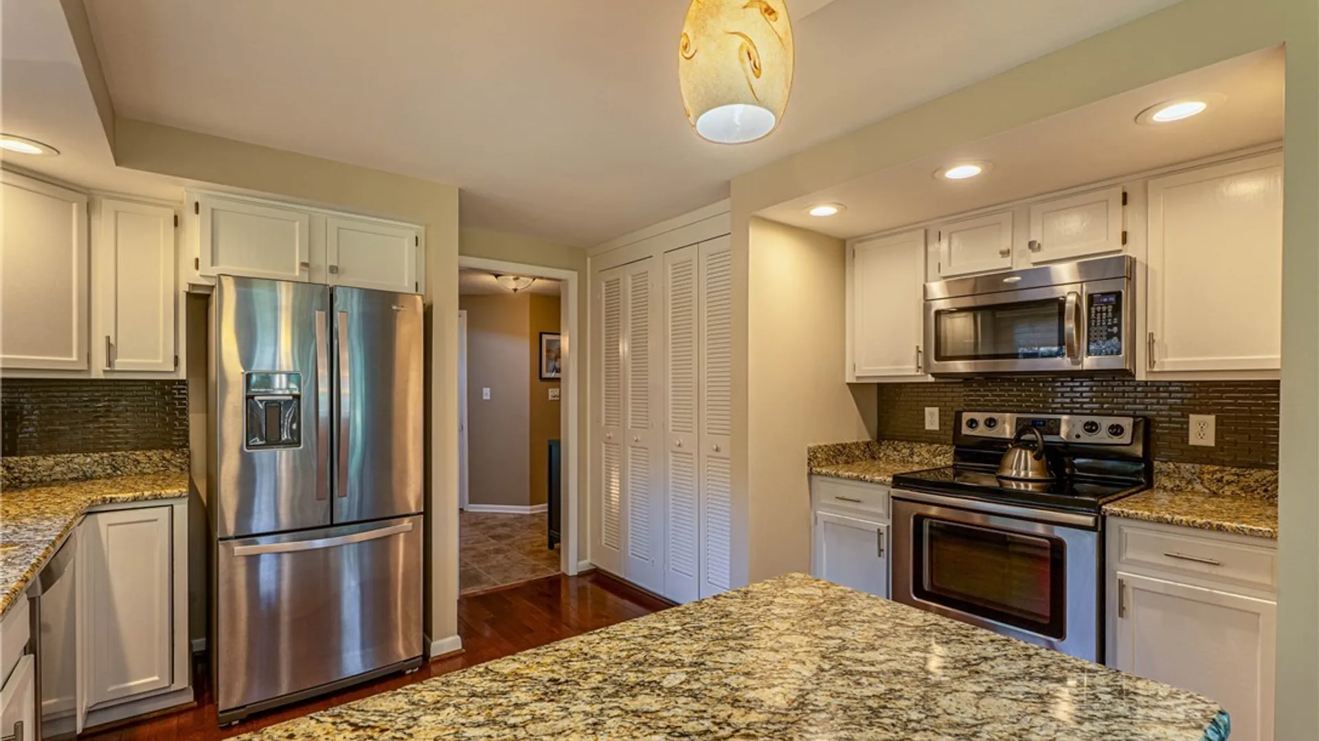 Property at 182 Breezewood Cmn, Amherst, NY 14051 7