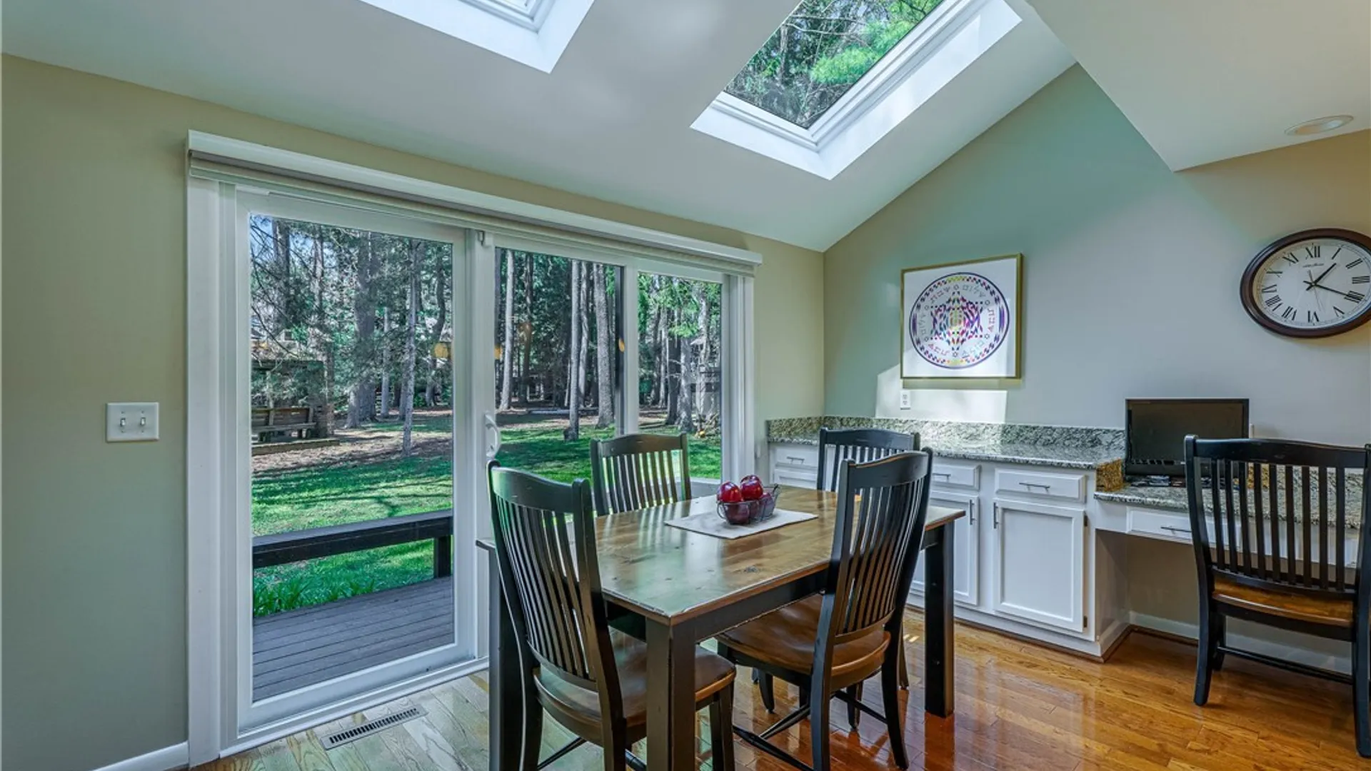 Property at 182 Breezewood Cmn, Amherst, NY 14051 8