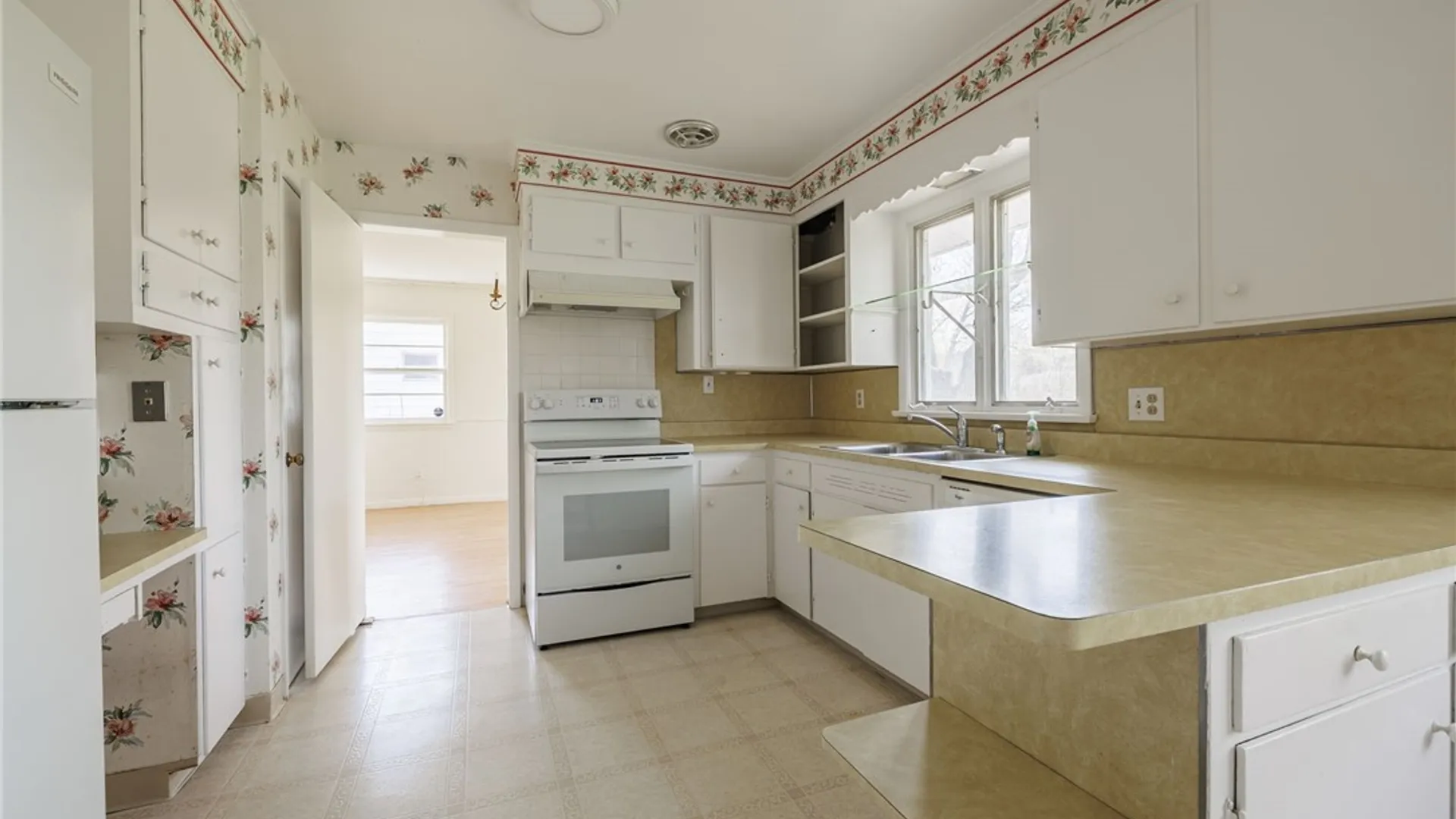 Property at 290 Dunrovin Lane, Brighton, NY 14618 12