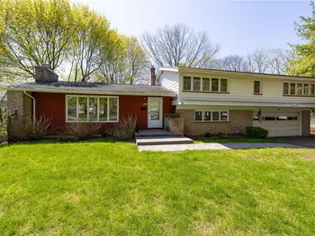 290 Dunrovin Lane, Brighton, NY 14618