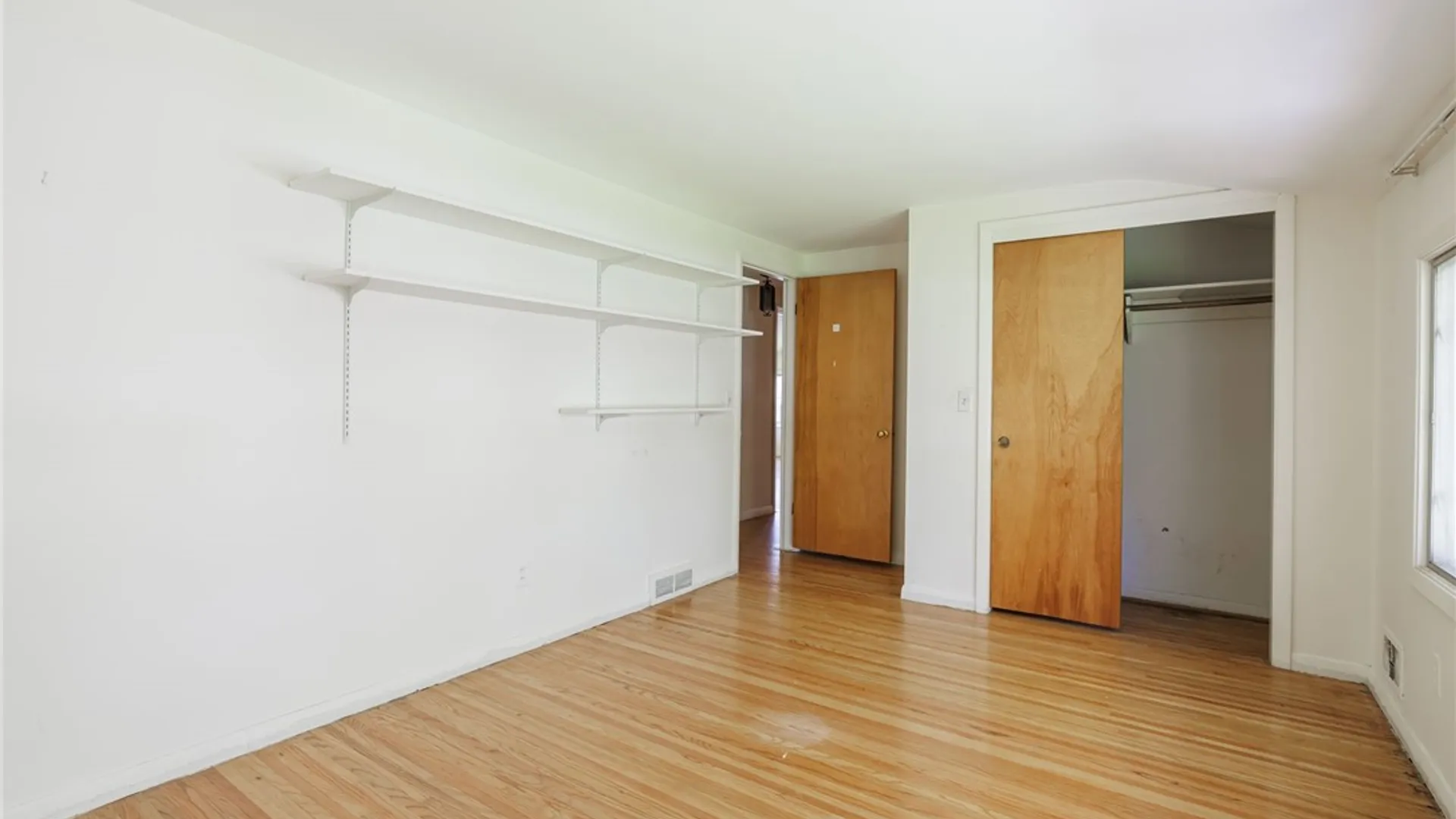 Property at 290 Dunrovin Lane, Brighton, NY 14618 21