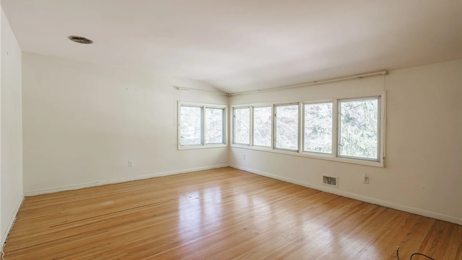 Property at 290 Dunrovin Lane, Brighton, NY 14618 22