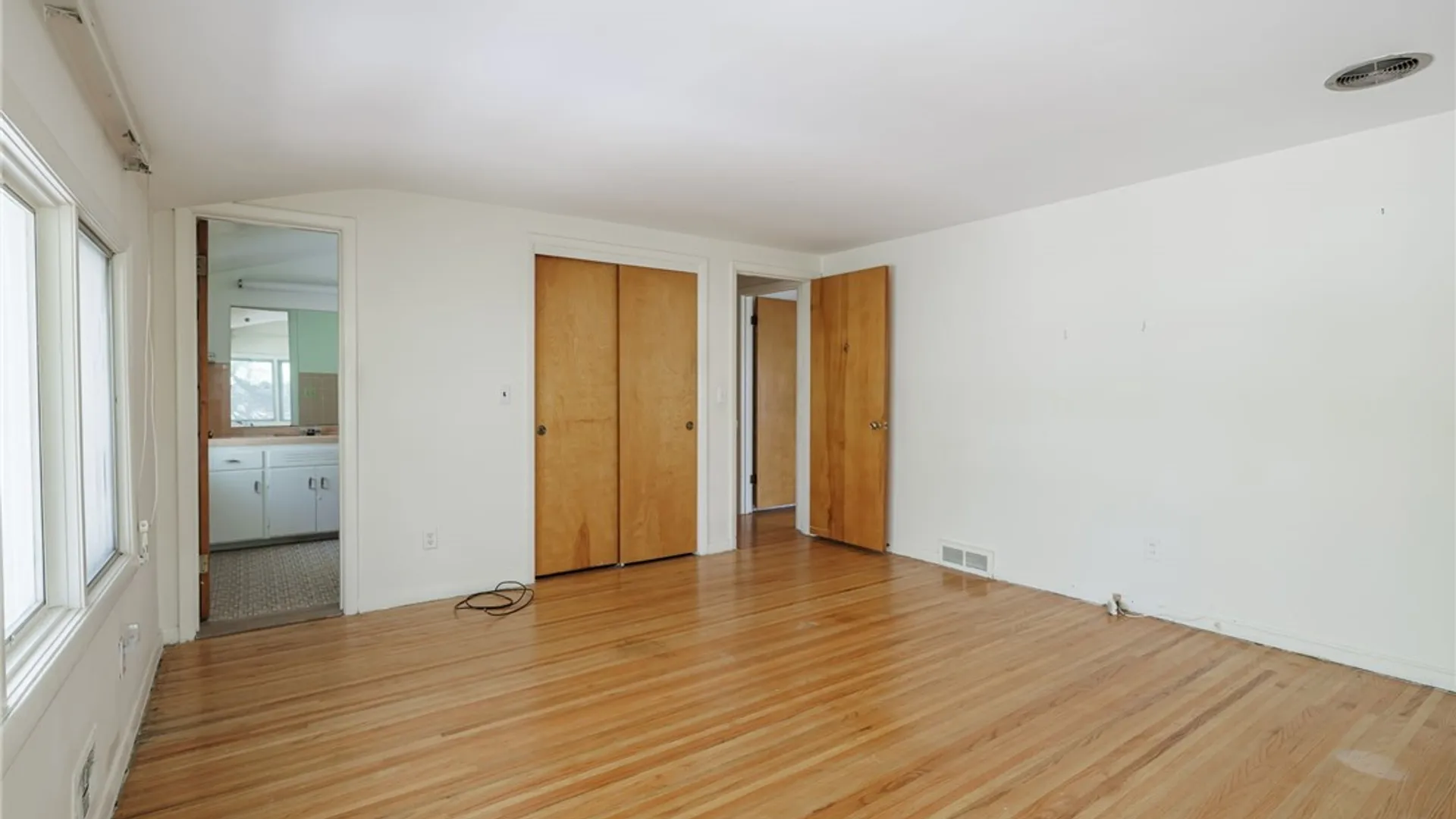 Property at 290 Dunrovin Lane, Brighton, NY 14618 23
