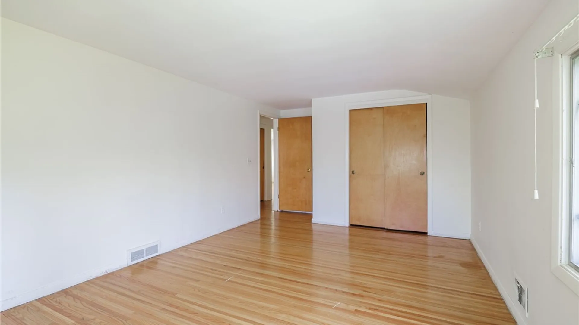 Property at 290 Dunrovin Lane, Brighton, NY 14618 25