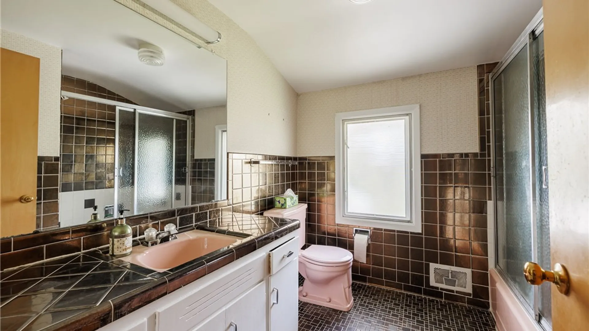 Property at 290 Dunrovin Lane, Brighton, NY 14618 27