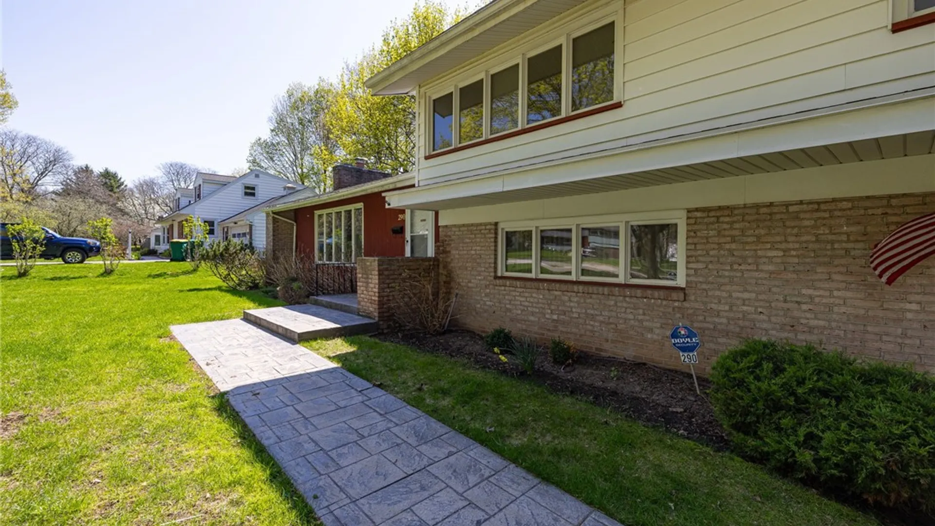 Property at 290 Dunrovin Lane, Brighton, NY 14618 3