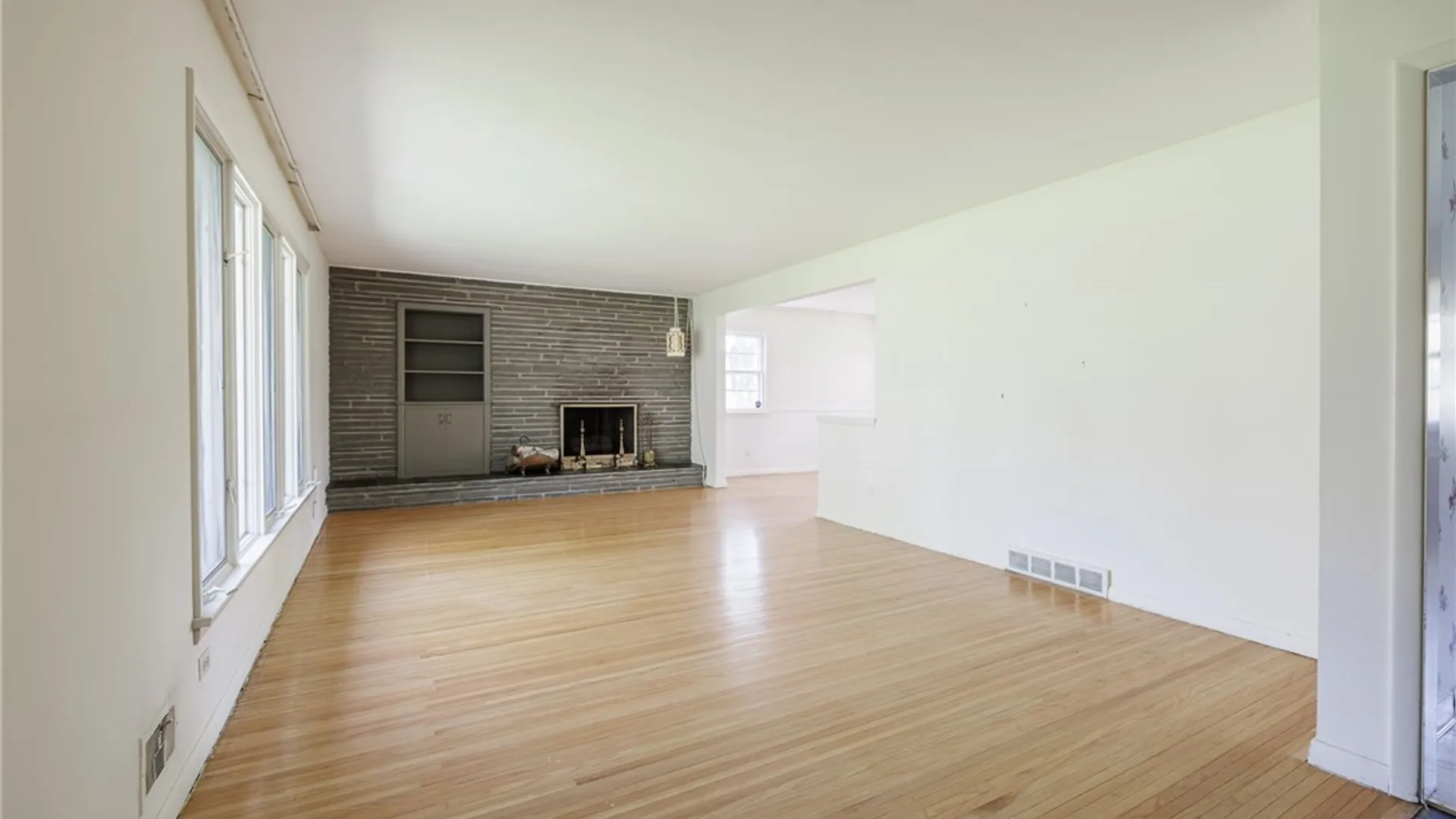 Property at 290 Dunrovin Lane, Brighton, NY 14618 4