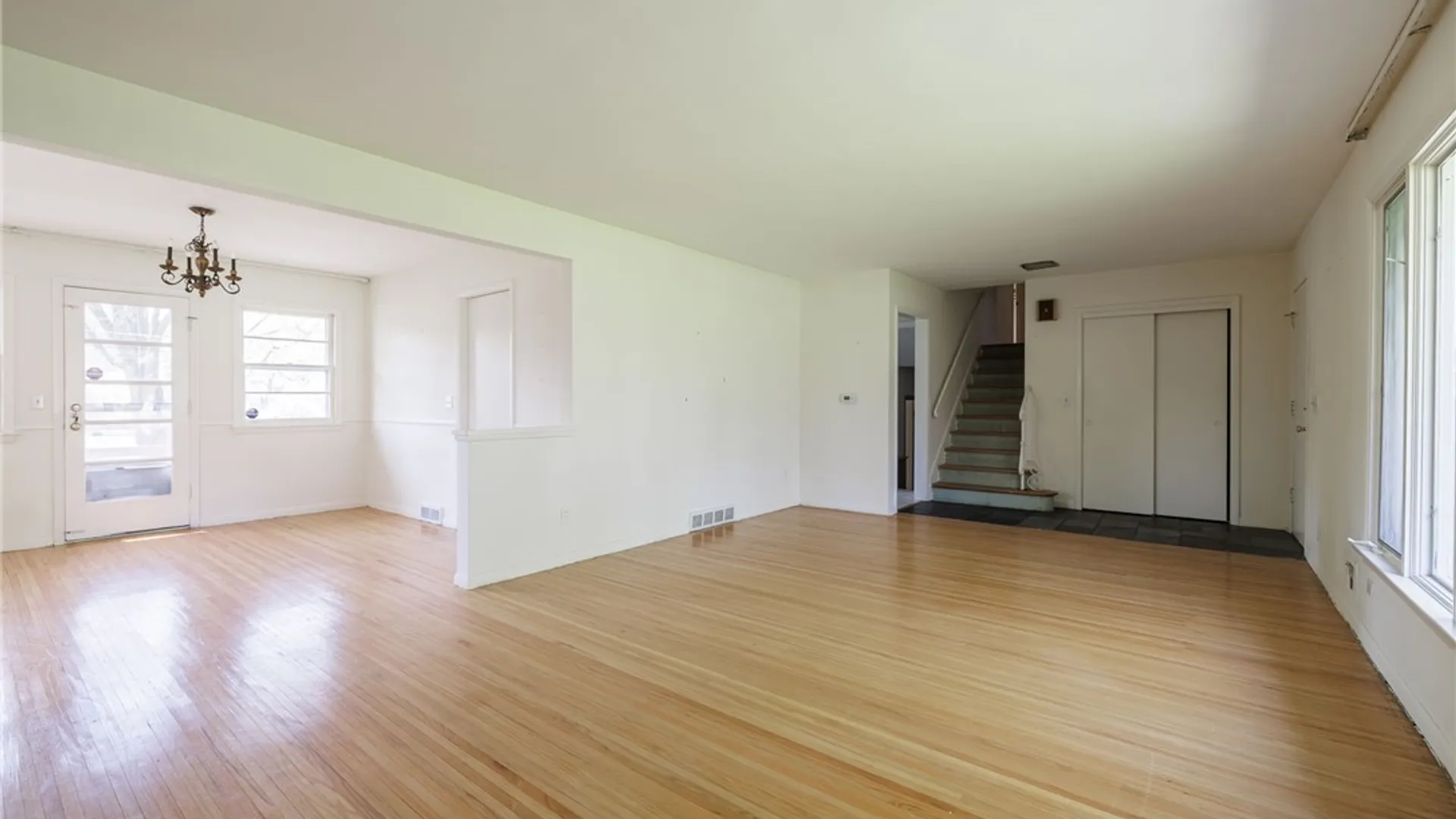 Property at 290 Dunrovin Lane, Brighton, NY 14618 6