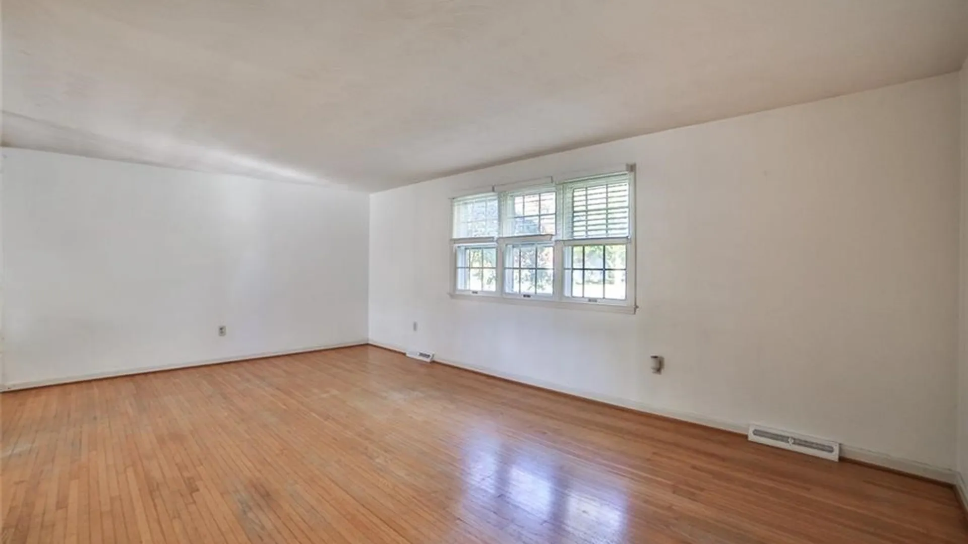 Property at 563 Lockport Street, Porter, NY 14174 15