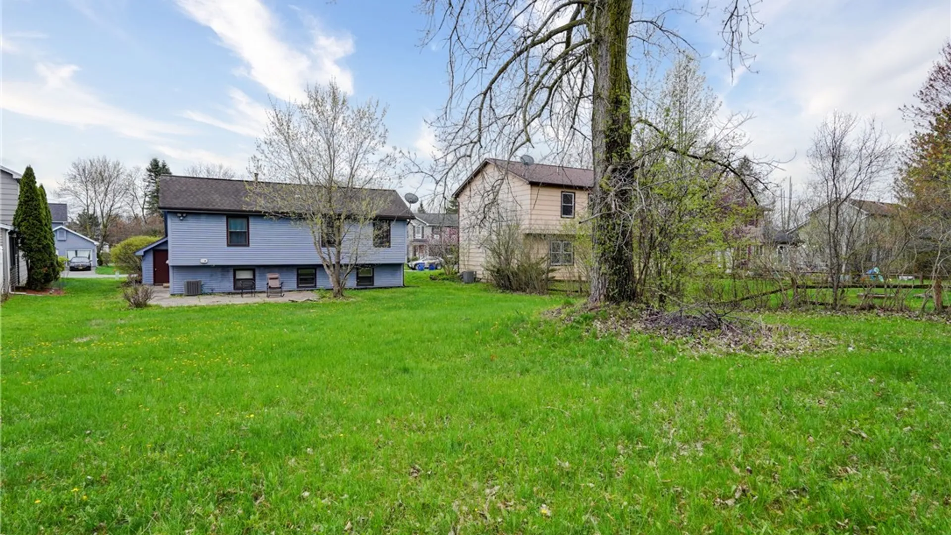 Property at 8 Fieldstone Lane, Henrietta, NY 14586 27
