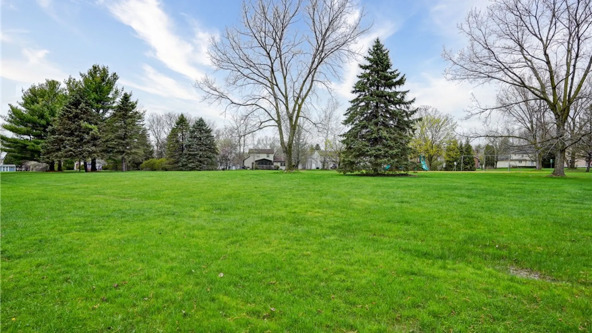 Property at 8 Fieldstone Lane, Henrietta, NY 14586 28