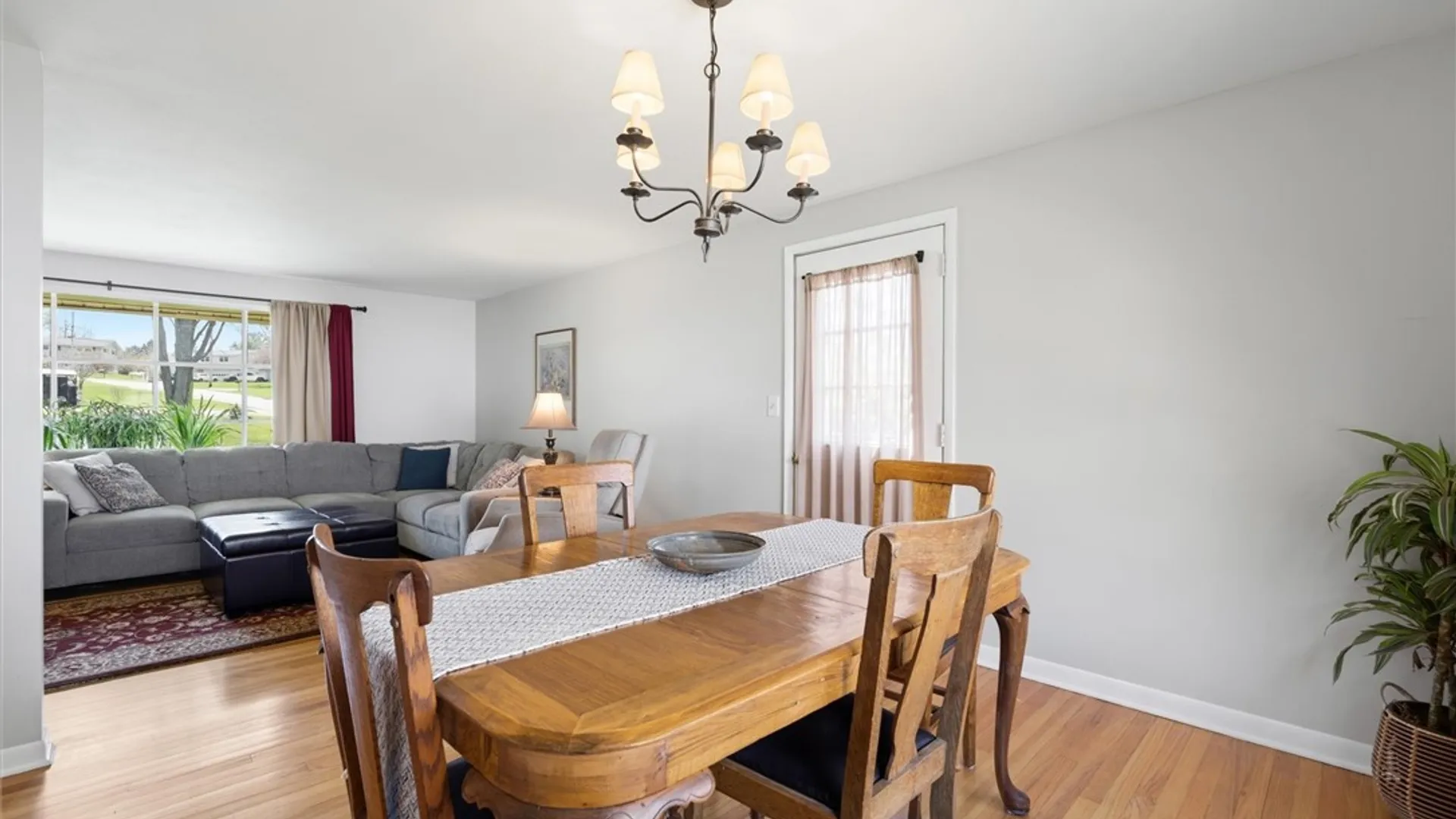 Property at 207 Thornton Circle, Camillus, NY 13031 13